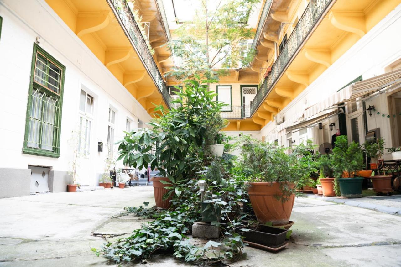 The Urban Chill Spot Harsfa Street Apartment Budapest Ngoại thất bức ảnh